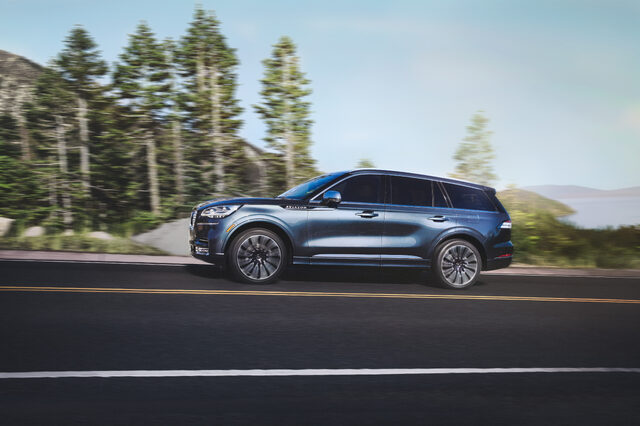 2020 Lincoln Aviator [side profile driving]