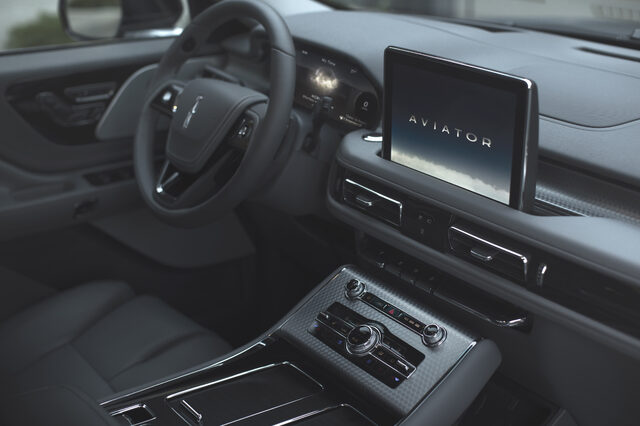2020 Lincoln Aviator interior, SYNC infotainment screen showing Aviator startup