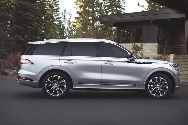 2020 Lincoln Aviator Grand Touring, side profile parked at modern home