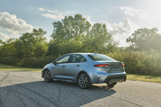 2020 Toyota Corolla XSE Rear Three-Quarter View, Outdoor Setting