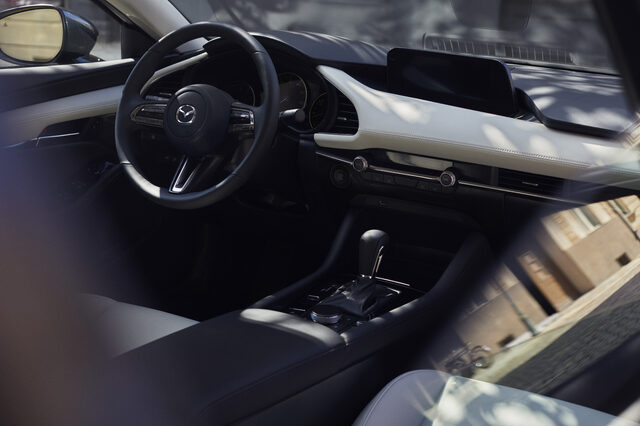 26_Mazda3_SDN_INT_2.jpg