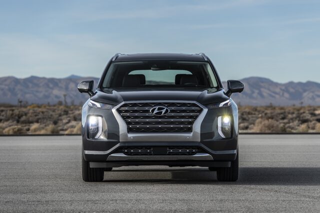 2020 Hyundai Palisade [front static headlights desert mountains]