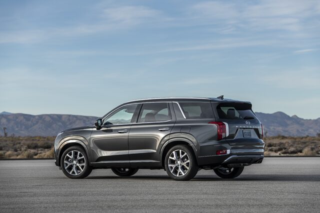 2020 Hyundai Palisade [rear three-quarter static desert mountains]