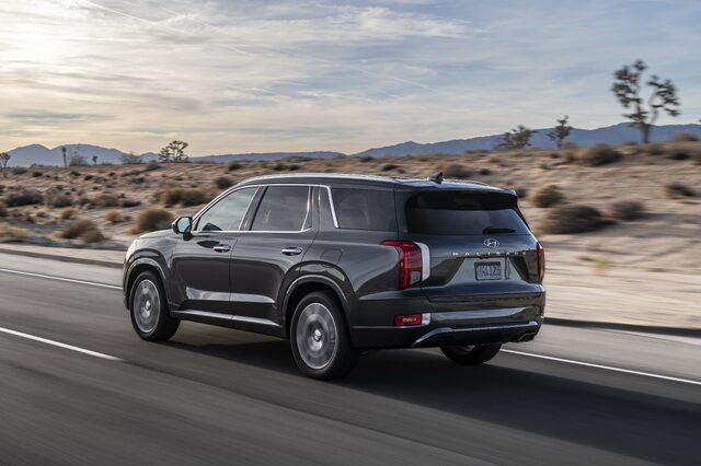 2020 Hyundai Palisade [rear three-quarter driving desert road]