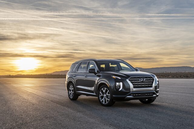 2020 Hyundai Palisade [front three-quarter static golden sunset]