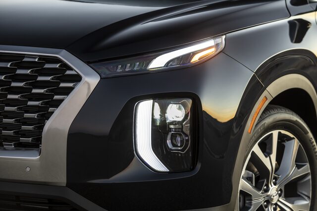 2020 Hyundai Palisade [LED headlight close-up]