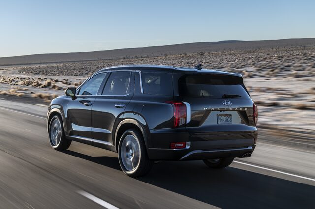 2020 Hyundai Palisade [rear three-quarter driving highway]