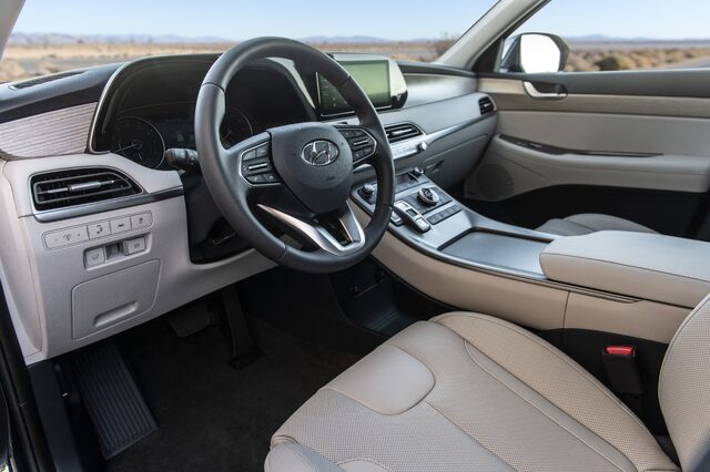 2020 Hyundai Palisade interior [driver cockpit cream leather]