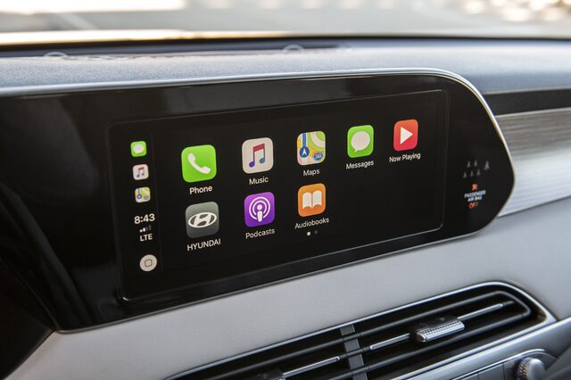 2020 Hyundai Palisade interior [Apple CarPlay touchscreen]