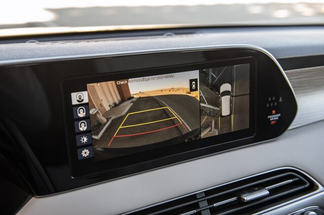 2020 Hyundai Palisade interior [backup camera surround view]