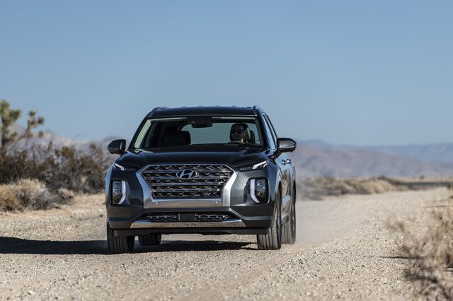 2020 Hyundai Palisade [front static dirt road]