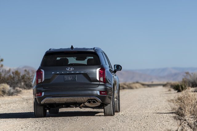 2020 Hyundai Palisade [rear static dirt road]