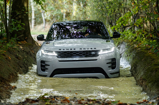2020 Range Rover Evoque 10.jpg