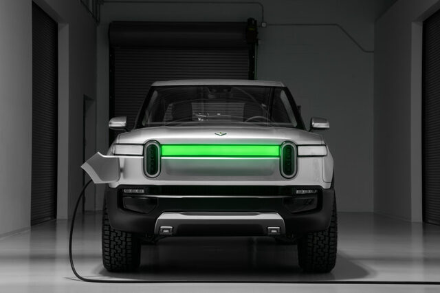 E.-Rivian_R1T_Front_Charge_Indicator-1024x683.jpg