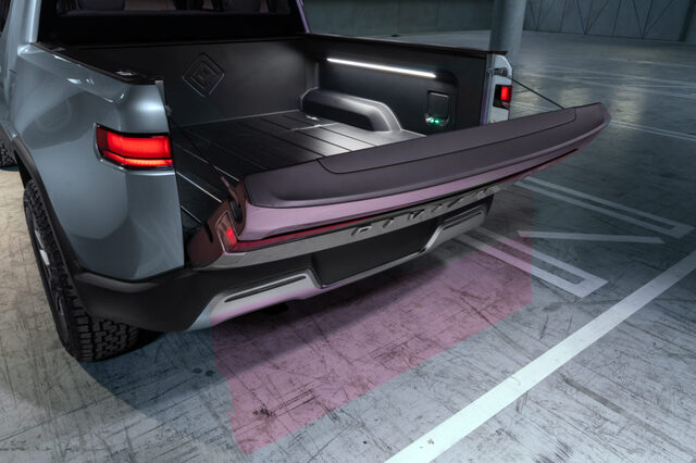 I.-Rivian_R1T_Tailgate_Opening-1024x683.jpg