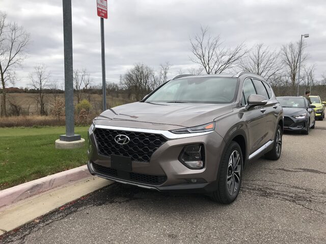 2019 Hyundai Santa Fe front three-quarter view