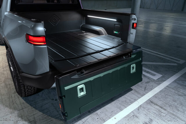 J.-Rivian_R1T_Tailgate_180_Open-1024x683.jpg