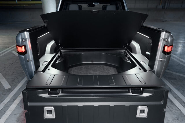 L.-Rivian_R1T_Rear_Bin_No_Spare-1024x683.jpg