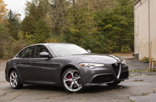 2018 Alfa Romeo Giulia Ti Sport Q4 Front Three-Quarter