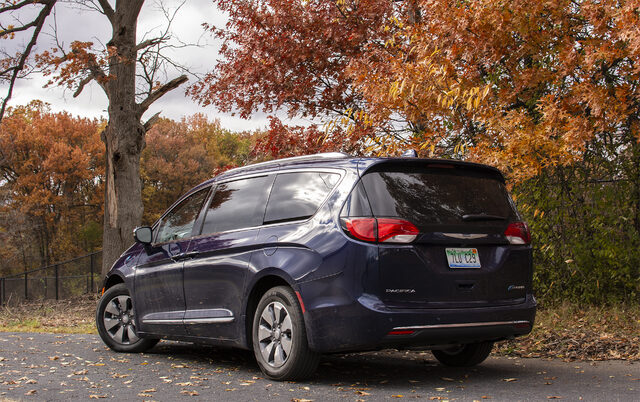 2018 Chrysler Pacifica Hybrid Limited three-quarter rear view