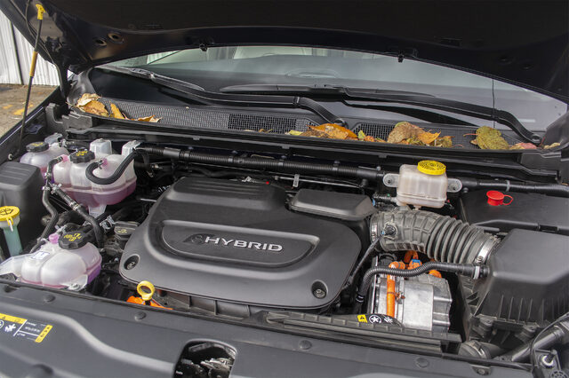 2018 Chrysler Pacifica Hybrid Limited engine bay