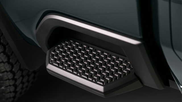 2020 Chevrolet Silverado HD — Integrated Side Step Detail
