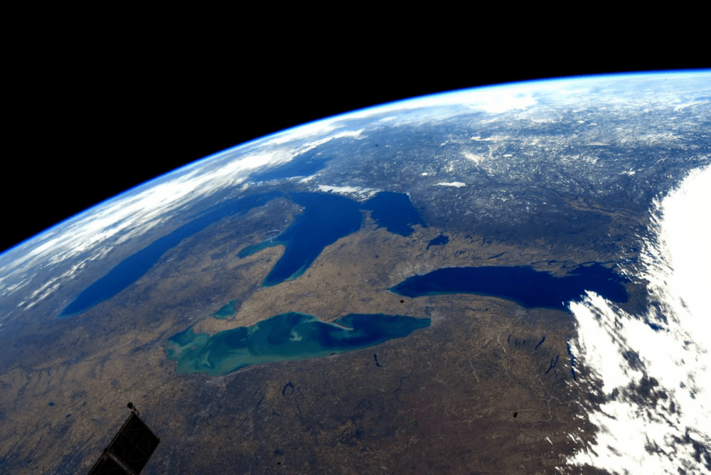 2100px-Great_Lakes_from_space_during_early_spring.webp.png