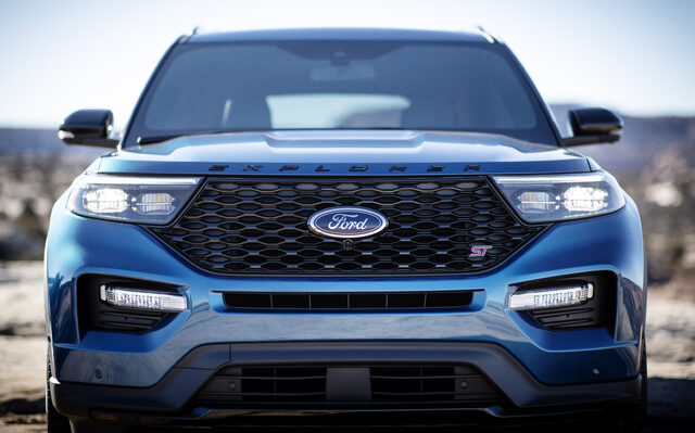 2020 Ford Explorer ST Front Grille Close-Up Ford Oval ST Badge Hexagonal Mesh