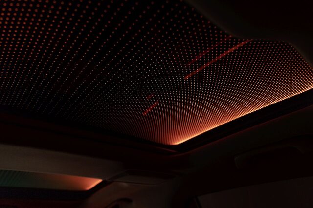 2020 BMW 7-Series – Ambient Interior Lighting with Perforated Headliner