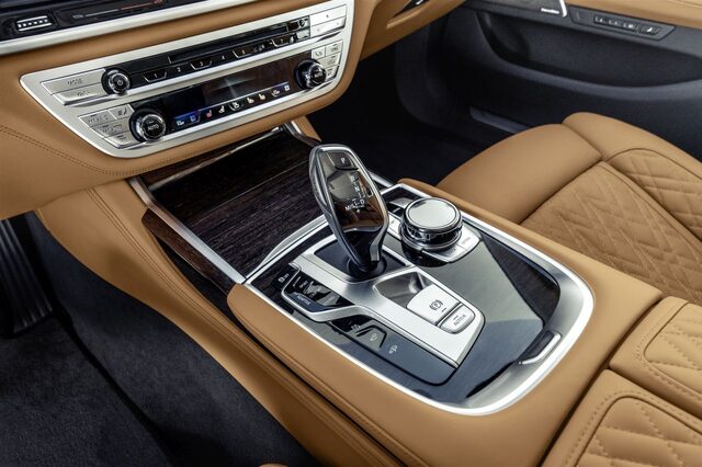 2020 BMW 7-Series – Center Console and iDrive Controller