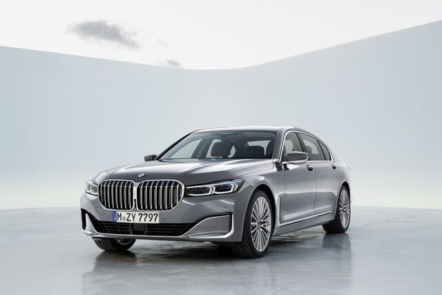 2020 BMW 7-Series – Direct Front Studio Shot Showing Kidney Grille Head-On