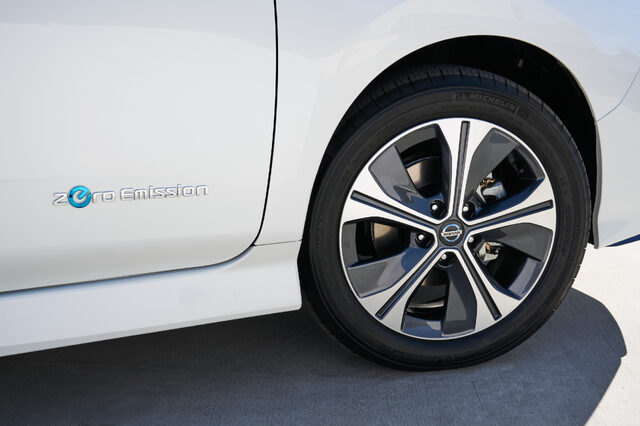 2019 Nissan LEAF-8.jpg