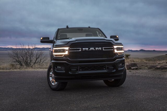 2020 RAM 2500 HD [front grille dusk desert alt]