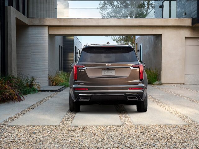 2020 Cadillac XT6 Premium Luxury rear straight-on view dark bronze