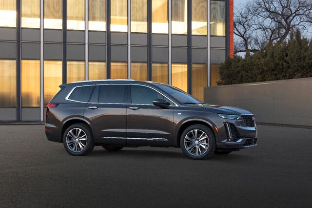2020 Cadillac XT6 Premium Luxury front side view dark bronze