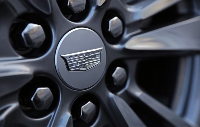 2020 Cadillac XT6 dark alloy wheel center cap close-up