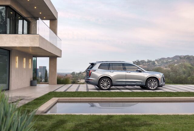 2020 Cadillac XT6 Premium Luxury three-quarter rear side view