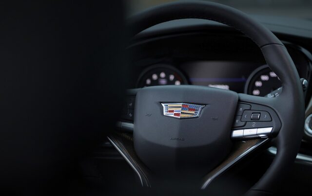 2020 Cadillac XT6 Sport steering wheel interior view