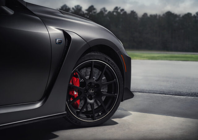 2020 Lexus RC F Track Edition, forged wheel with red Brembo brake caliper