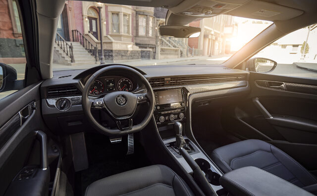 2020 Volkswagen Passat SE Interior Dashboard and Front Cabin