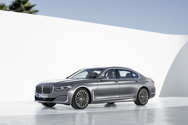 2020 BMW 7-Series – Front 3/4 Wide Studio Exterior Shot