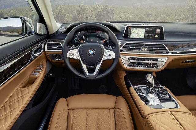 2020 BMW 7-Series – Interior Cockpit with iDrive Infotainment