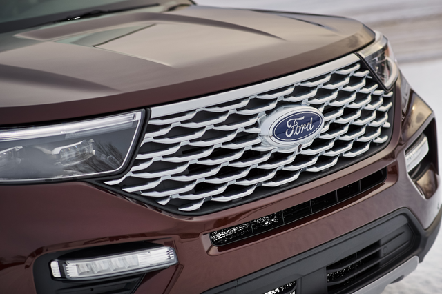 2020 Ford Explorer Platinum chrome mesh grille and Ford oval badge close-up