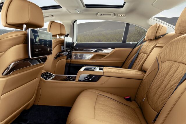 2020 BMW 7-Series – Rear Seat Entertainment Screens