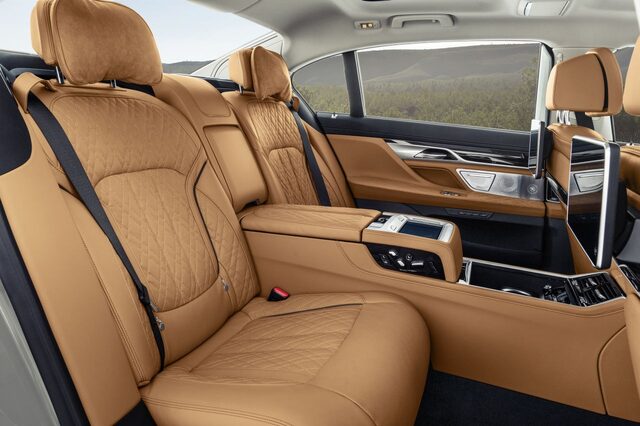 2020 BMW 7-Series – Rear Seat Quilted Leather and Console Controls