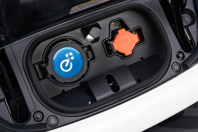 2019 Nissan LEAF-2.jpg