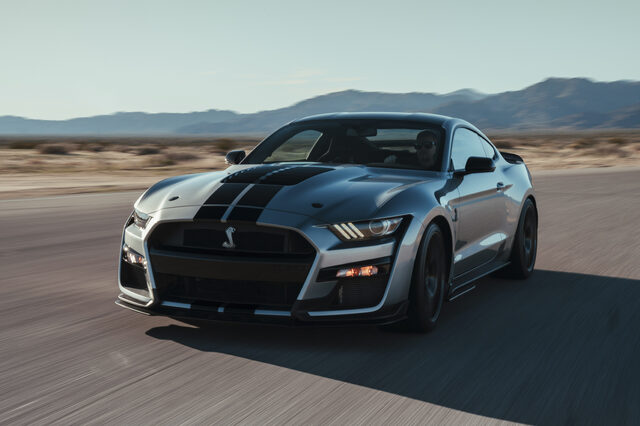 2020 Ford Mustang Shelby GT500 – Front Three-Quarter Driving in Desert [silver]
