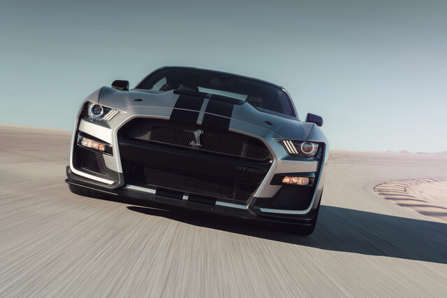 2020 Ford Mustang Shelby GT500 – Front Three-Quarter Driving on Track [silver]