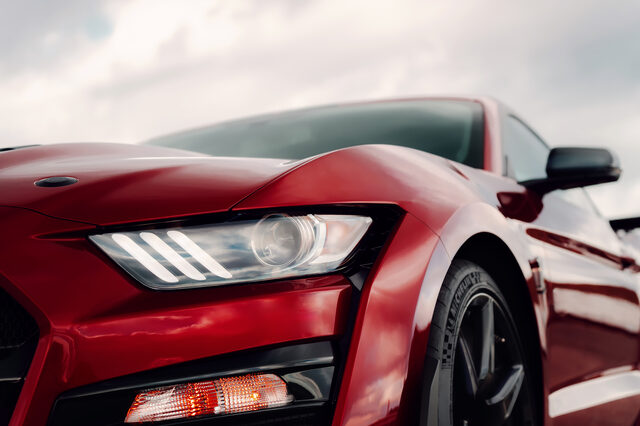 2020 Ford Mustang Shelby GT500 – Headlight Close-Up [red]
