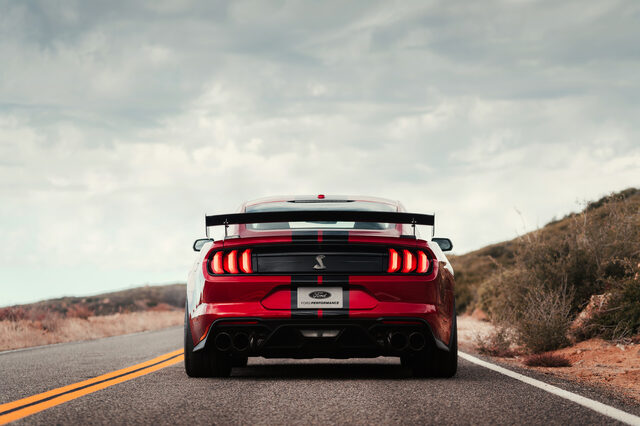 2020 Ford Mustang Shelby GT500 – Rear View [red]
